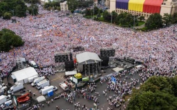 Demonstranti ušli u zgradu rumunskog parlamenta u Bukureštu