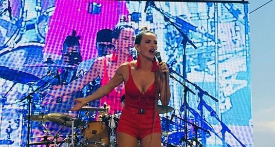 Minijaturne hlače i top: Severina održala koncert i bacila u trans seksi izdanjem