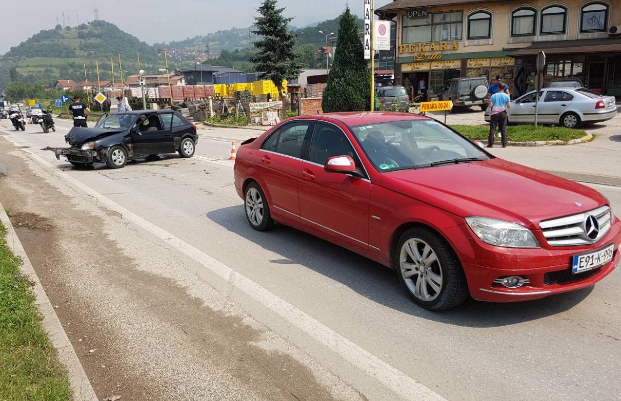 Nesreća na M-17 u Zenici: Jedna osoba prevezena u bolnicu