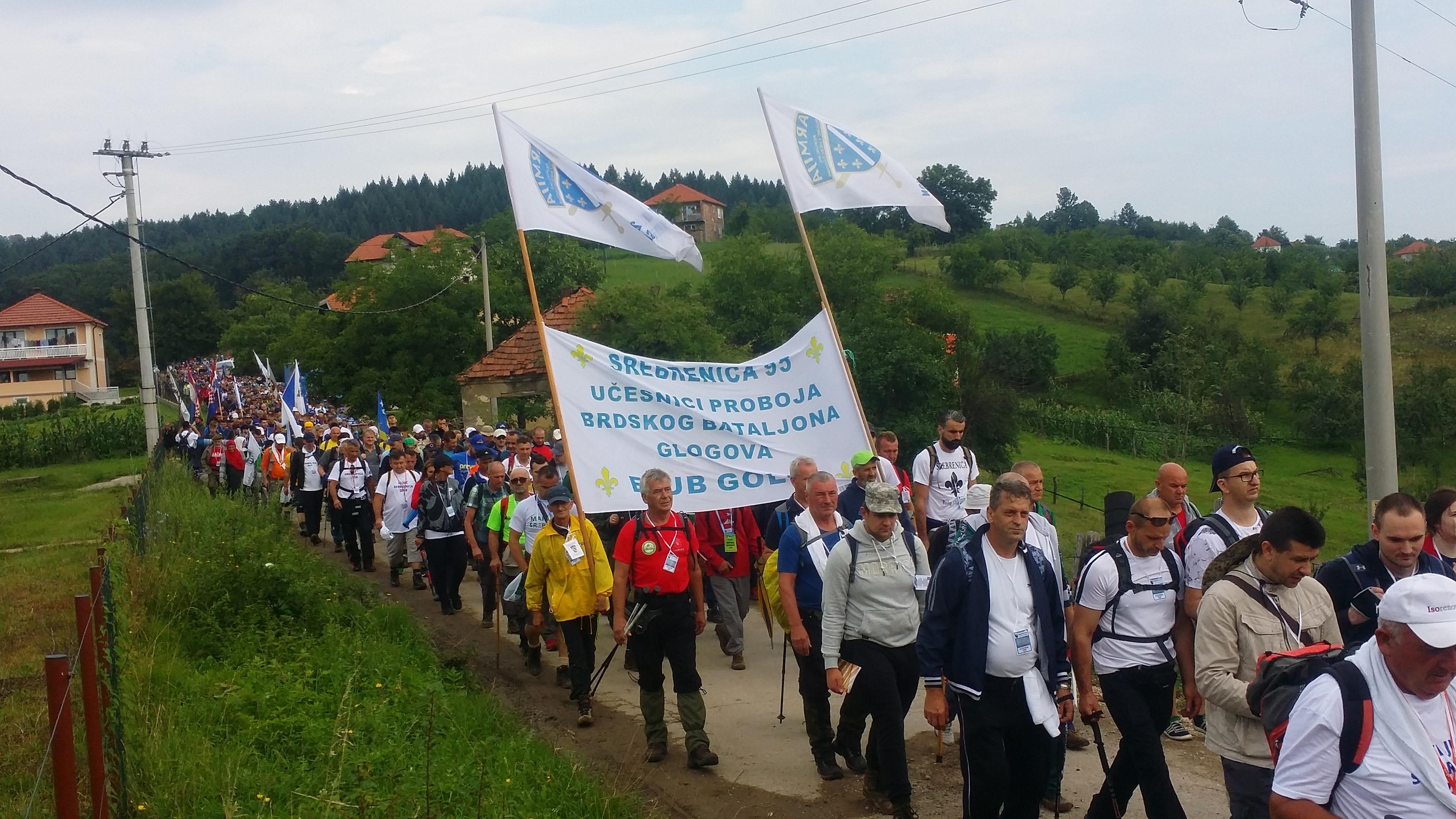 Krenuo ''Marš mira'': Učesnici hode stazama natopljenim krvlju nevino ubijenih Srebreničana