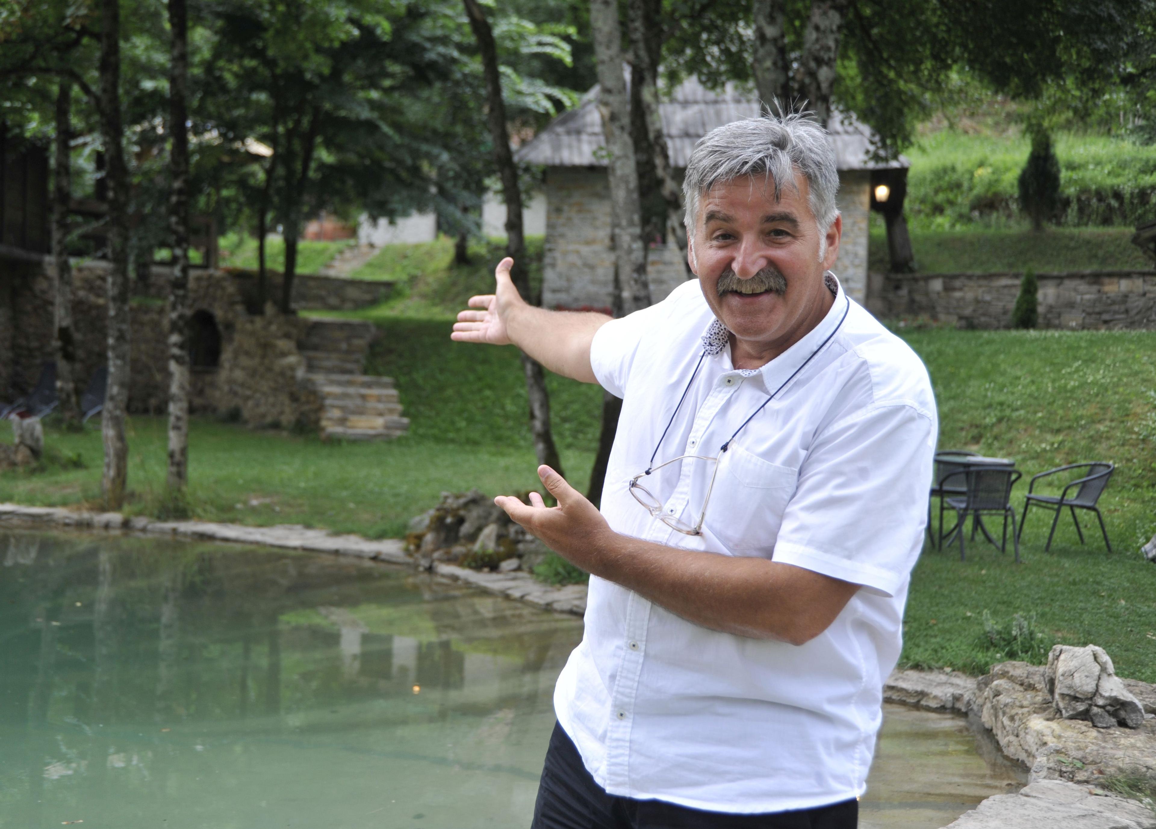 Dragan Stojković Bosanac tradicionalno boravi u rodnom Konjicu: Društvo je dobro, niko ni s kim ne priča