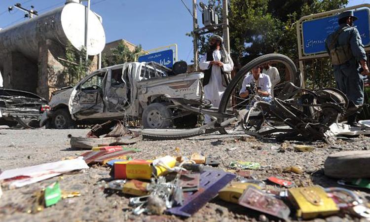 Afganistan: Putnički autobus naletio na minu, osam osoba poginulo