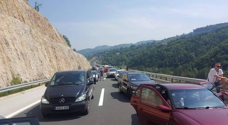 Nakon nesreće u tunelu Vis u kojoj je jedna osoba poginula, saobraćaj normaliziran oko 12.30 sati