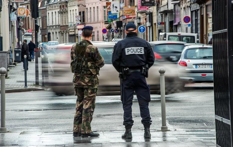 Francuska policija traga za vozačem koji je automobilom udario u džamiju