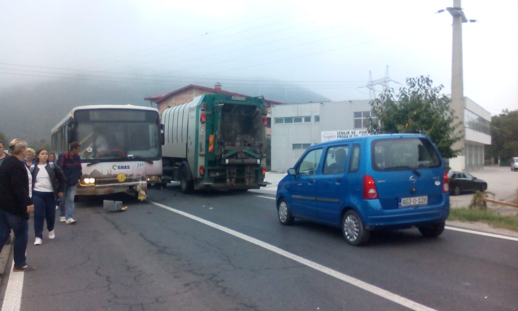 Sudarili se GRAS-ov autobus i automobil na Ilidži