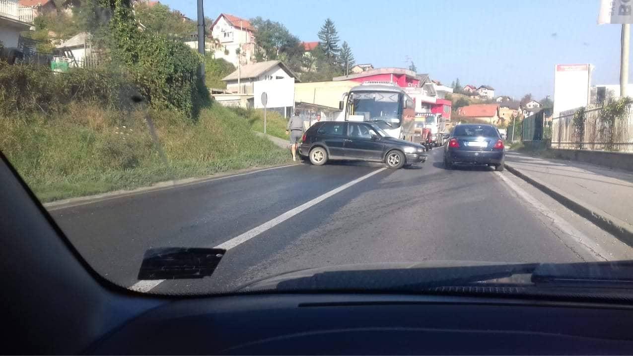 Sudar dva automobila i autobusa na Ilidži