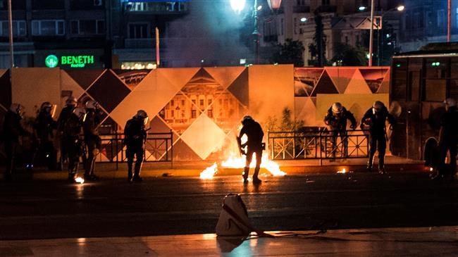 U Atini i Solunu sukobi između demonstranata i policije zbog sjećanja na ubistvo muzičara Pavlosa Fisasa