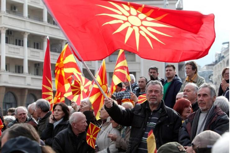 Smjene u VMRO DPMNE, dio makedonskih poslanika pod policijskom zaštitom