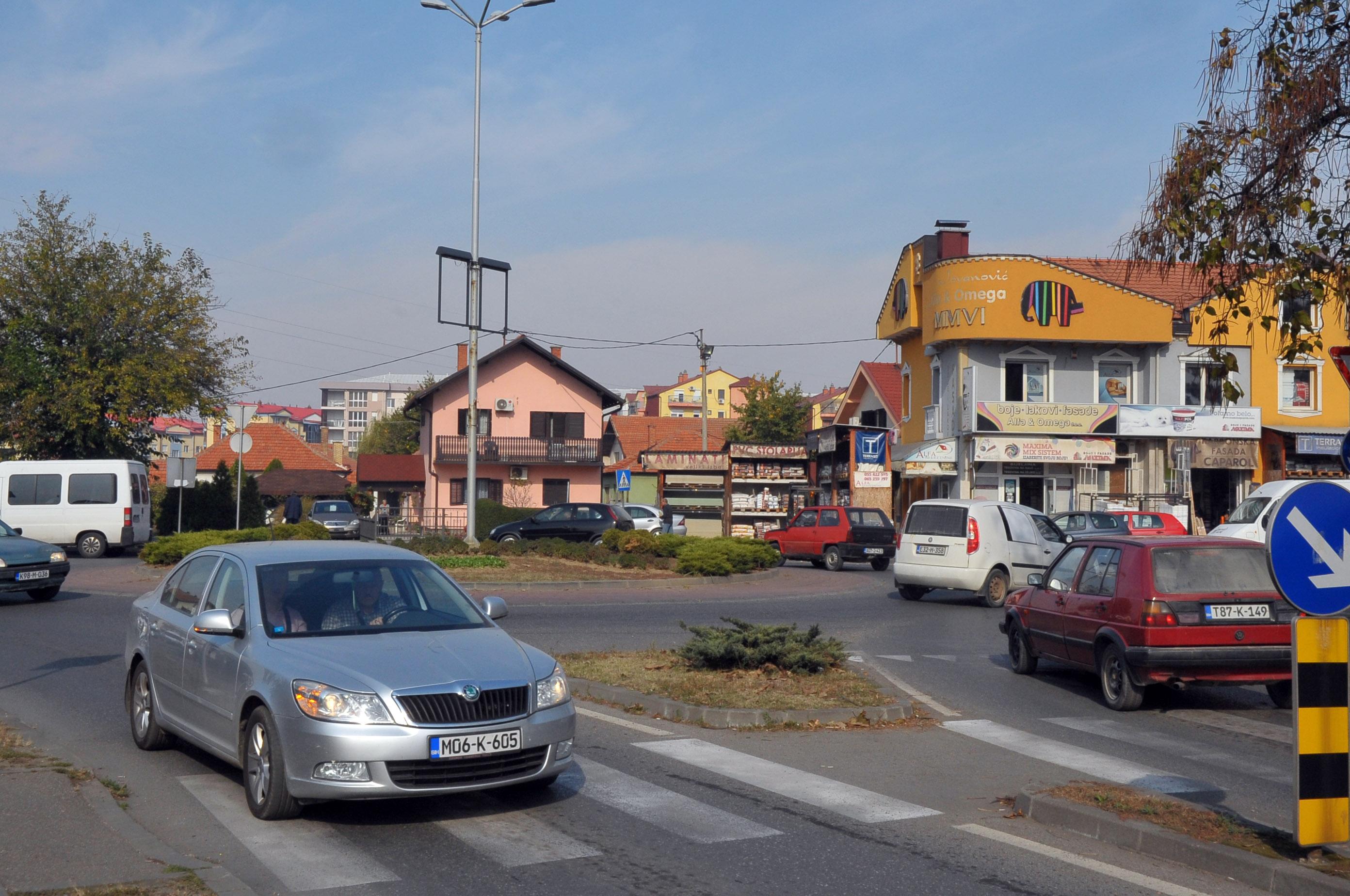 I pored zgrade PU Bijeljina nalazi se kružni tok - Avaz