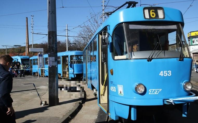 Tragedija u Zagrebu: Žena pala pod tramvaj i umrla