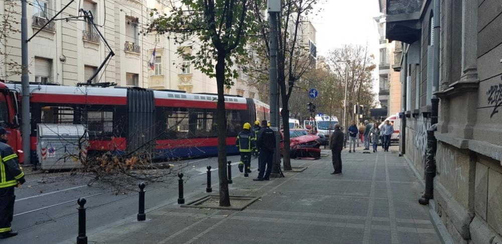 Tramvaj iskočio iz šina i pokosio pješaka, šestero povrijeđenih