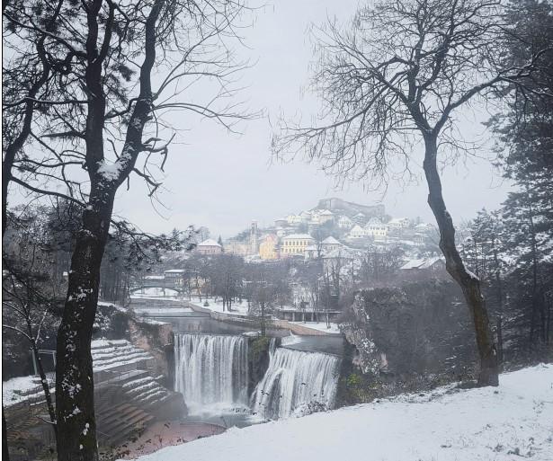 Jajce pod sniježnim pokrivačem - Avaz