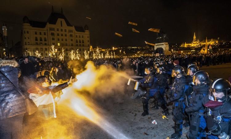 U Budimpešti demonstranti traže da njihove zahtjeve objavi javni TV servis