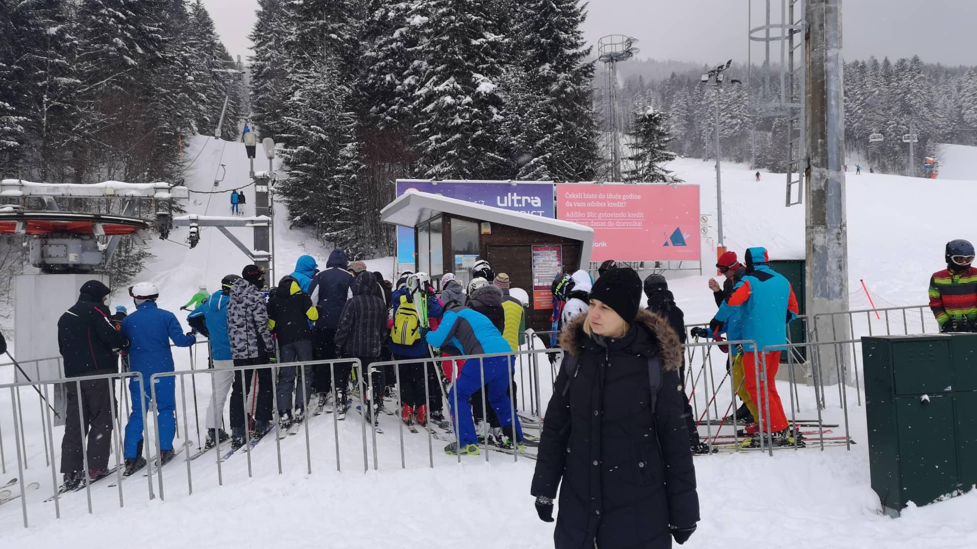 BJELAŠNICA: Uprkos vjetru, brojni skijaši na stazi!