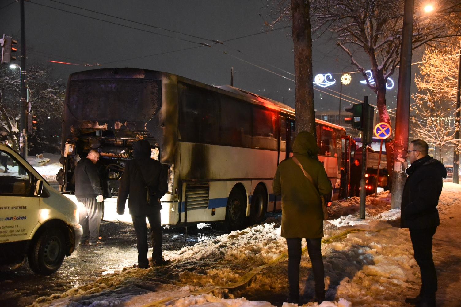 Gorio autobus u centru Sarajeva