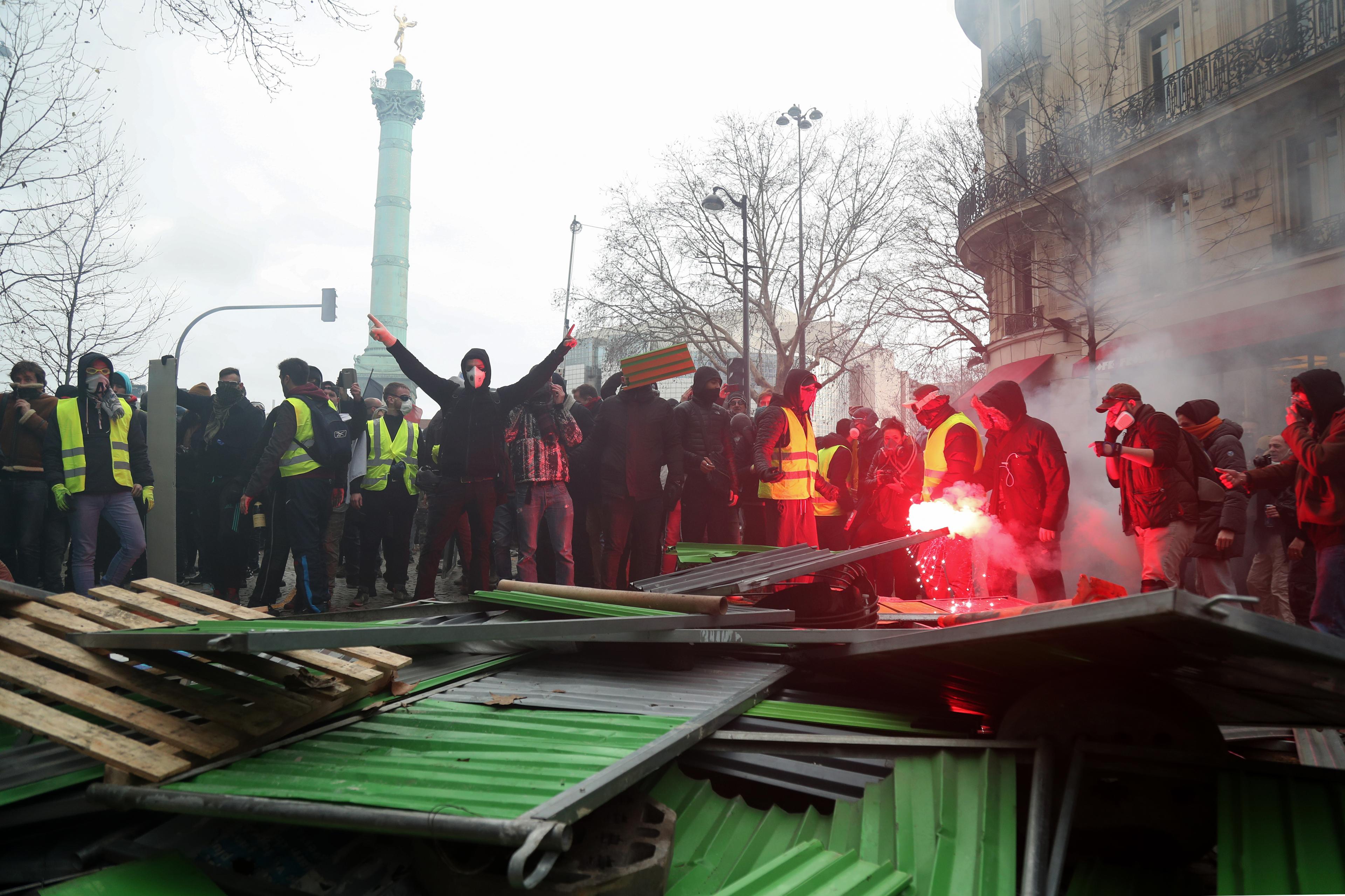 Protesti "žutih prsluka" širom Francuske - Avaz