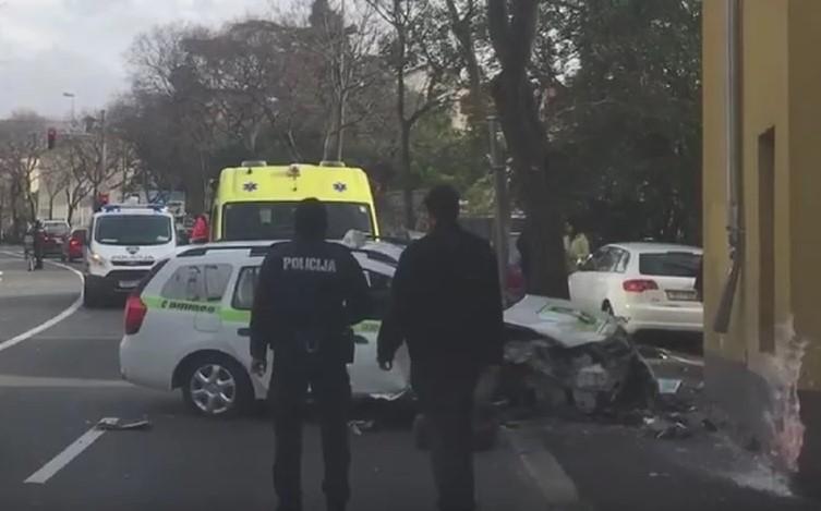 Teška nesreća u Rijeci: Taksi pokosio dvije žene pa se zabio u kuću