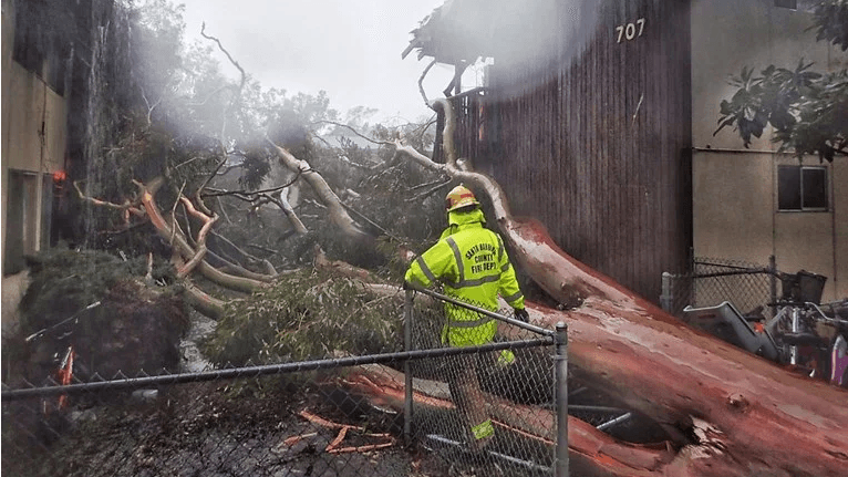 Kaliforniju poharala snažna oluja, dio stanovništa evakuiran