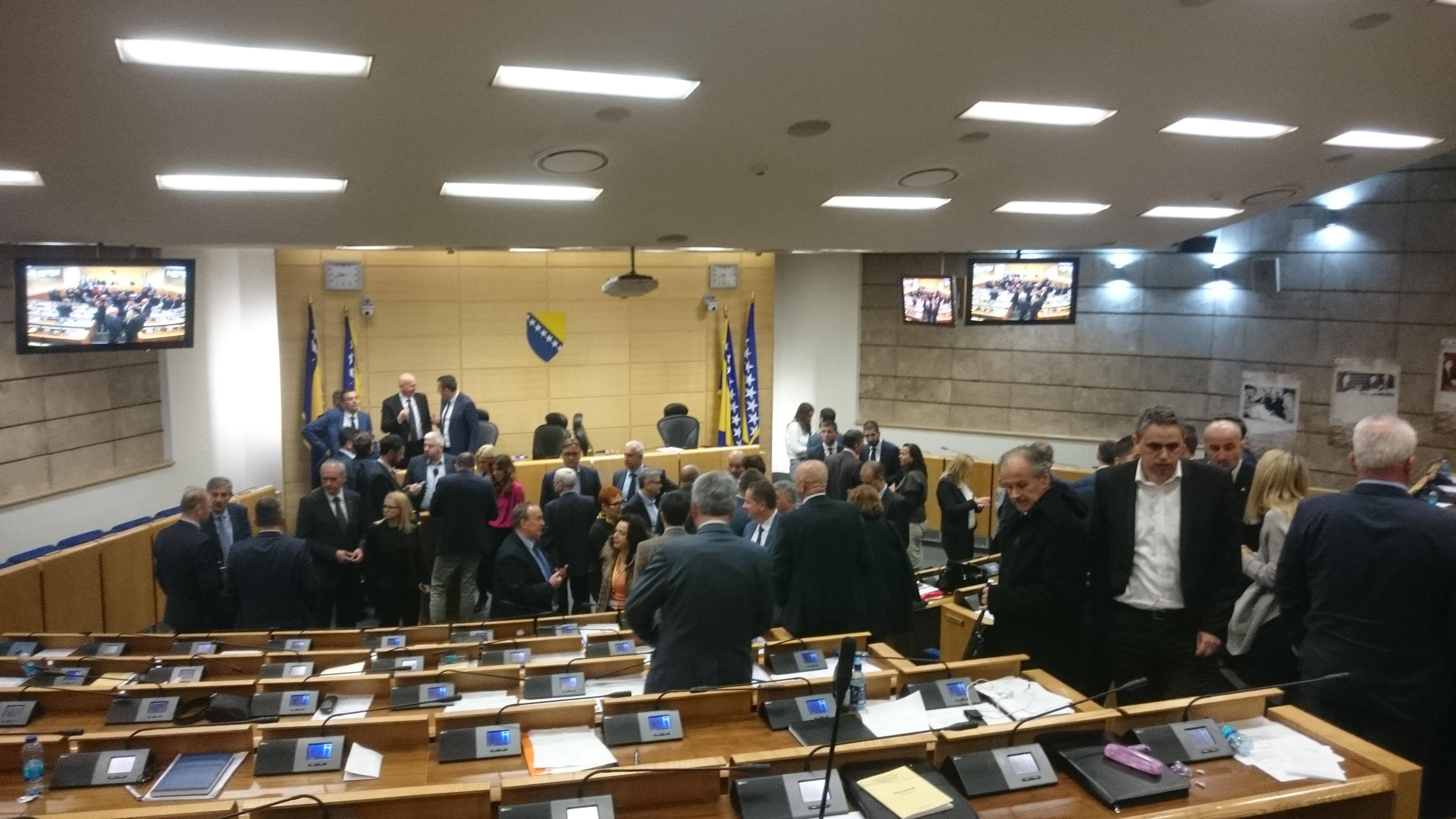 Nakon višesatne rasprave Parlament FBiH odgodio glasanje o Bloku 7