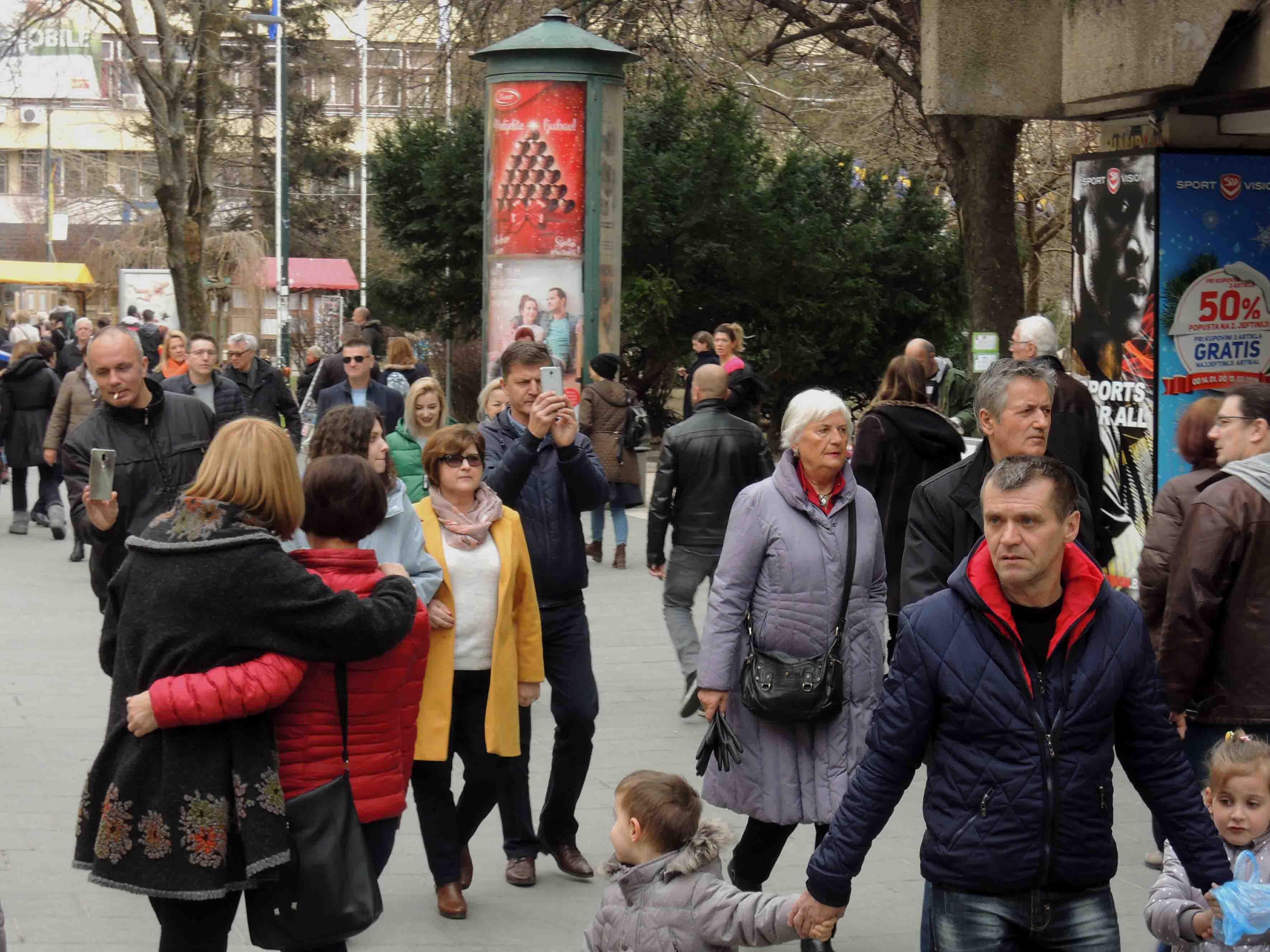 Sarajlije uživaju u šetnji - Avaz