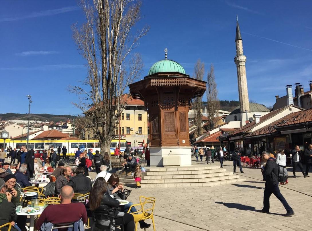 Brojni građani uživaju u lijepom vremenu - Avaz