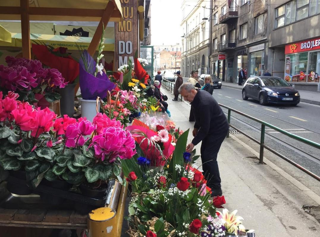 Cvijeće za dame - Avaz