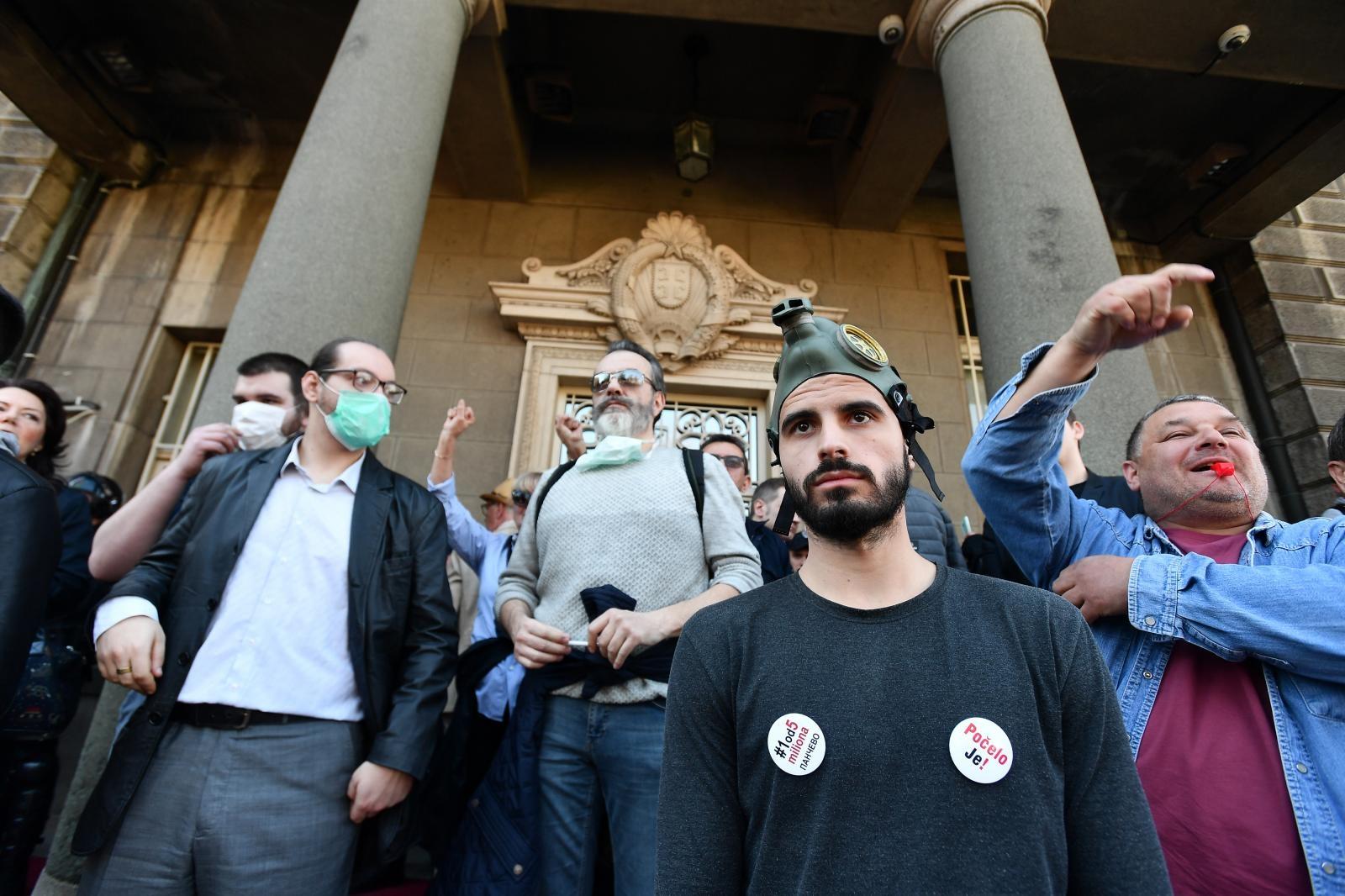 Demonstranti pred zgradom Predsjedništva u Beogradu - Avaz