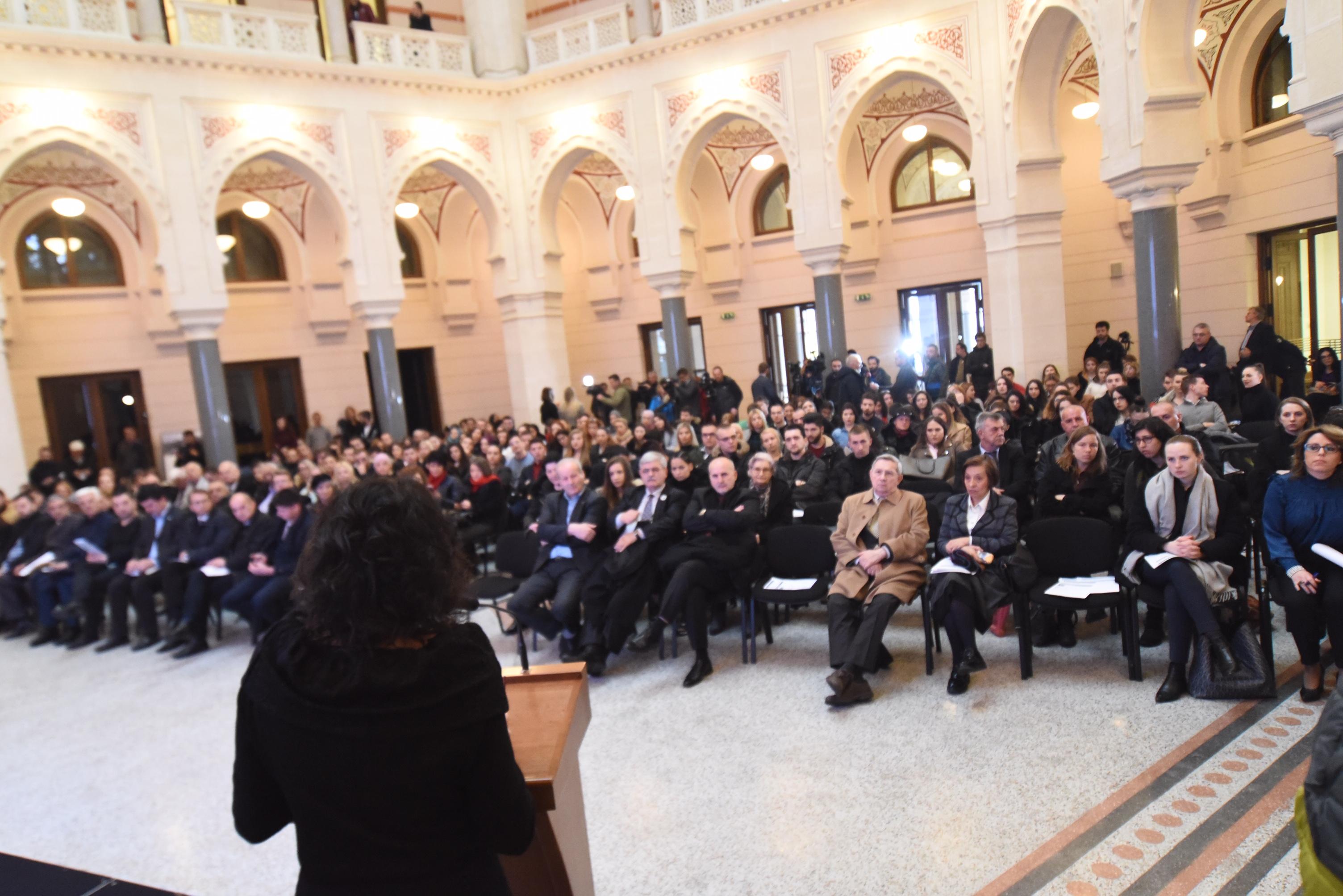 U Vijećnici javno praćenje presude Radovana Karadžića - Avaz