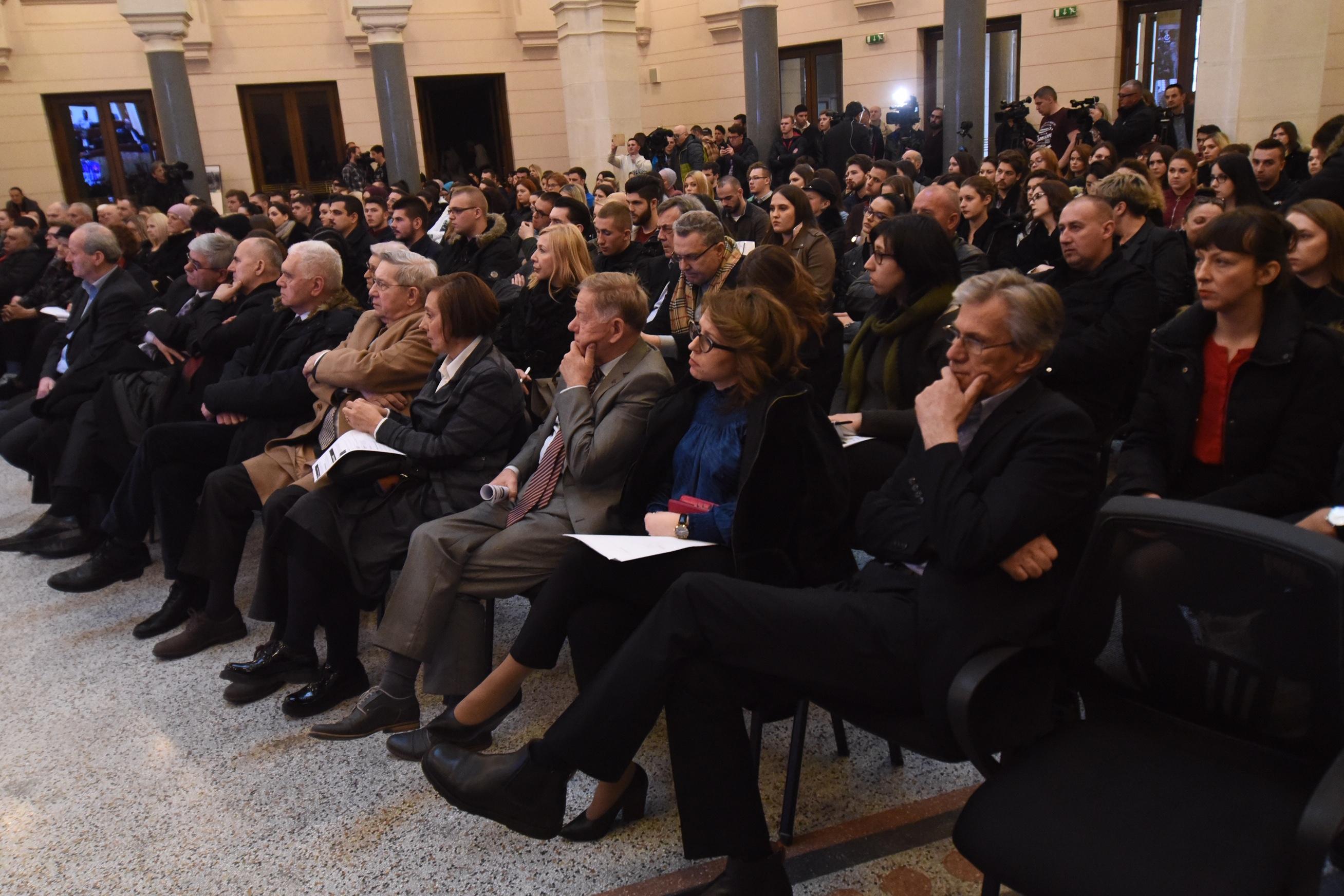 U Vijećnici javno praćenje presude Radovana Karadžića - Avaz