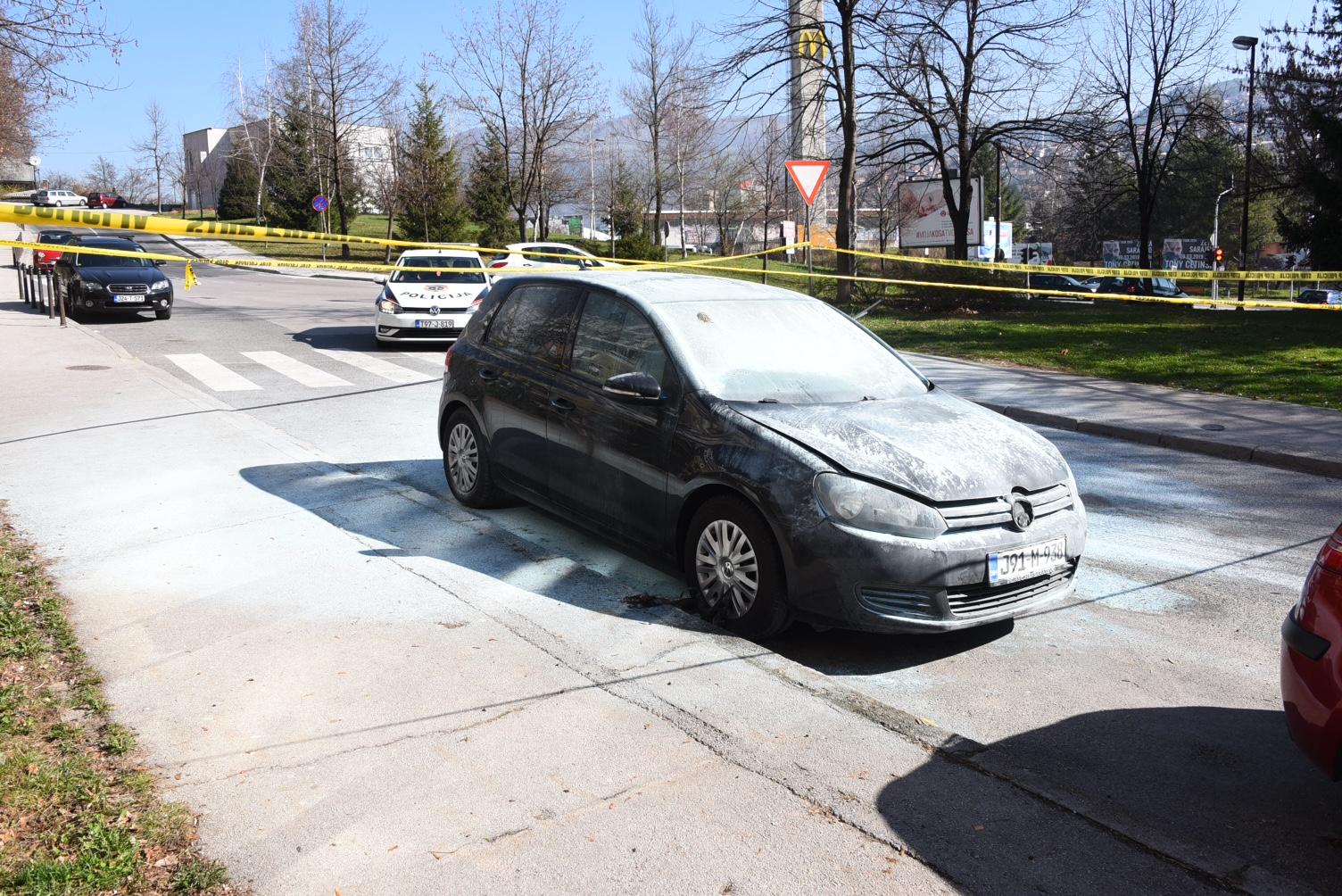 Zapaljen automobil u ulici Husrefa Redžića