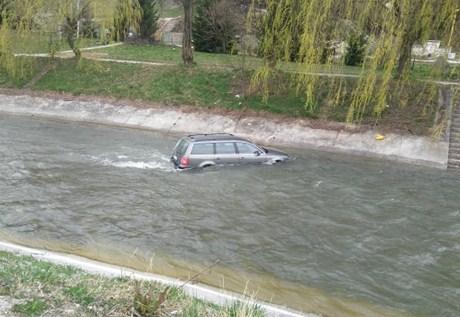 Automobil sletio u rijeku Vrbas, nema povrijeđenih