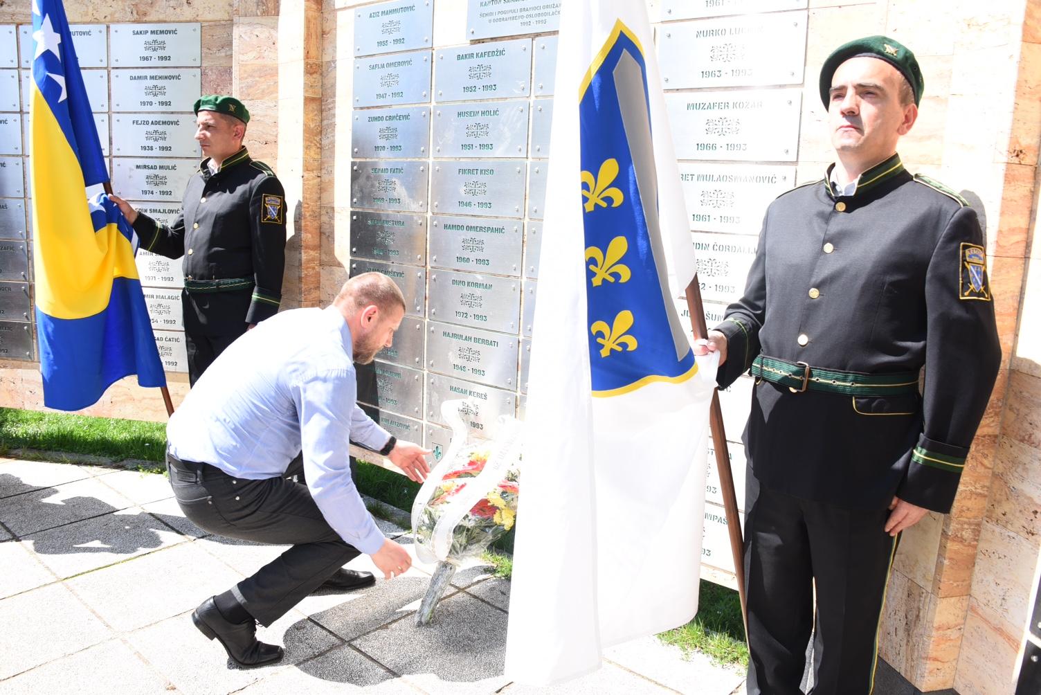 Učenjem Fatihe i polaganjem cvijeća obilježen 22. april, Dan odbrane Ilidže