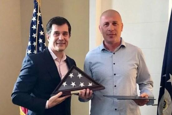 Američki ambasador Erik Nelson odlikovao tjelohranitelja Samira