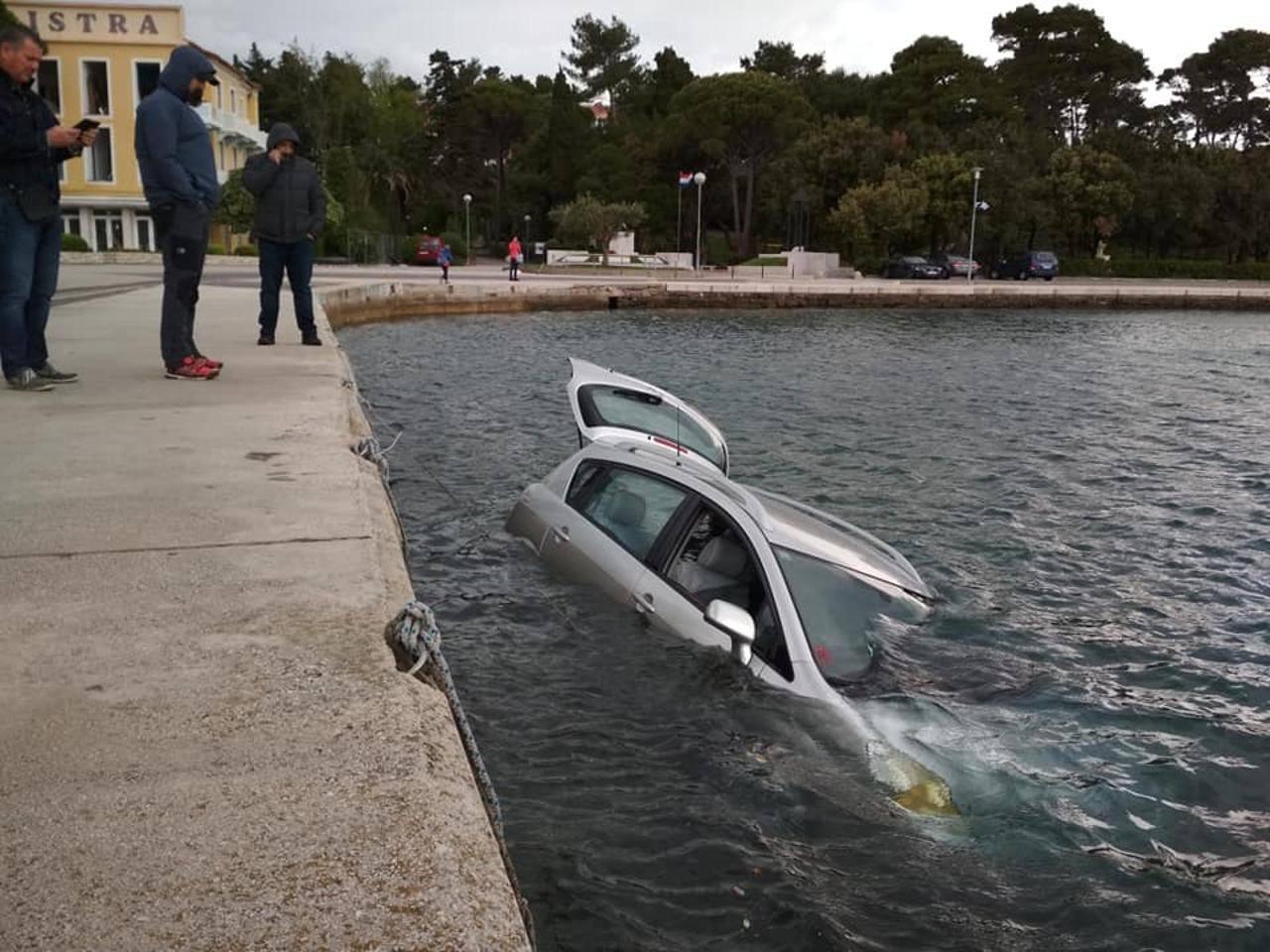 Strašno nevrijeme u Hrvatskoj: Orkan mu odnio auto u more