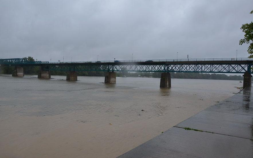 Poplave i odroni: Pod vodom putevi kod Prijedora, Sanskog Mosta i Gračanice