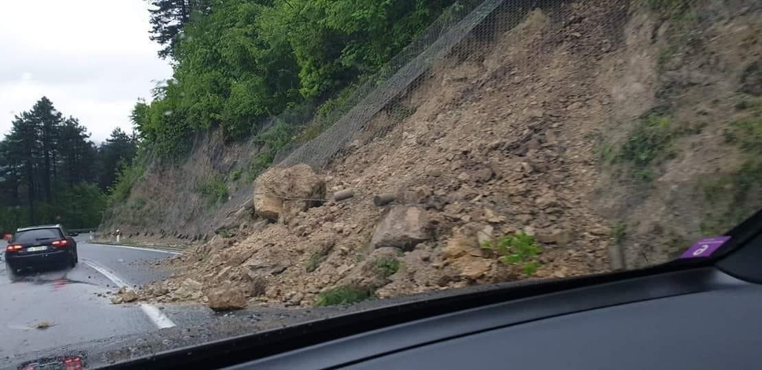 Poplave izazvale odrone - Avaz