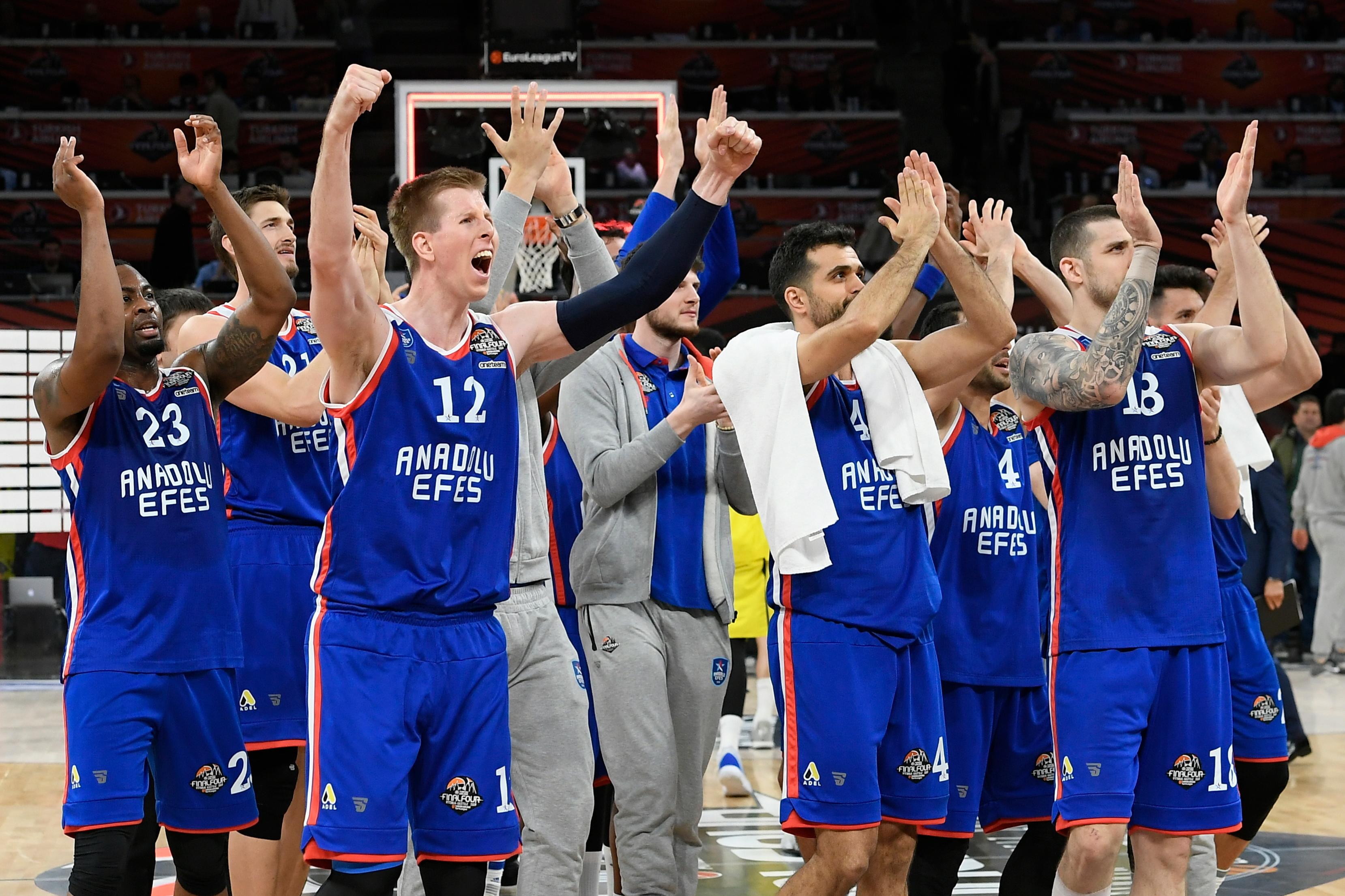 Larkin i Micić odveli Anadolu Efes u prvo finale Eurolige