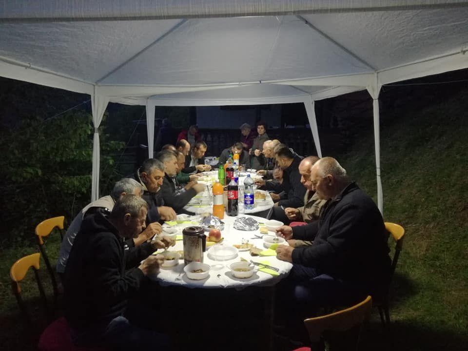 Posjetili zavičaj i zajedno iftarili na svom ognjištu