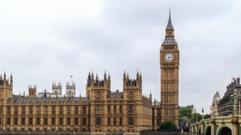 U Londonu počeo kucati ''Big Ben'', a u Bahreinu pronađena nafta