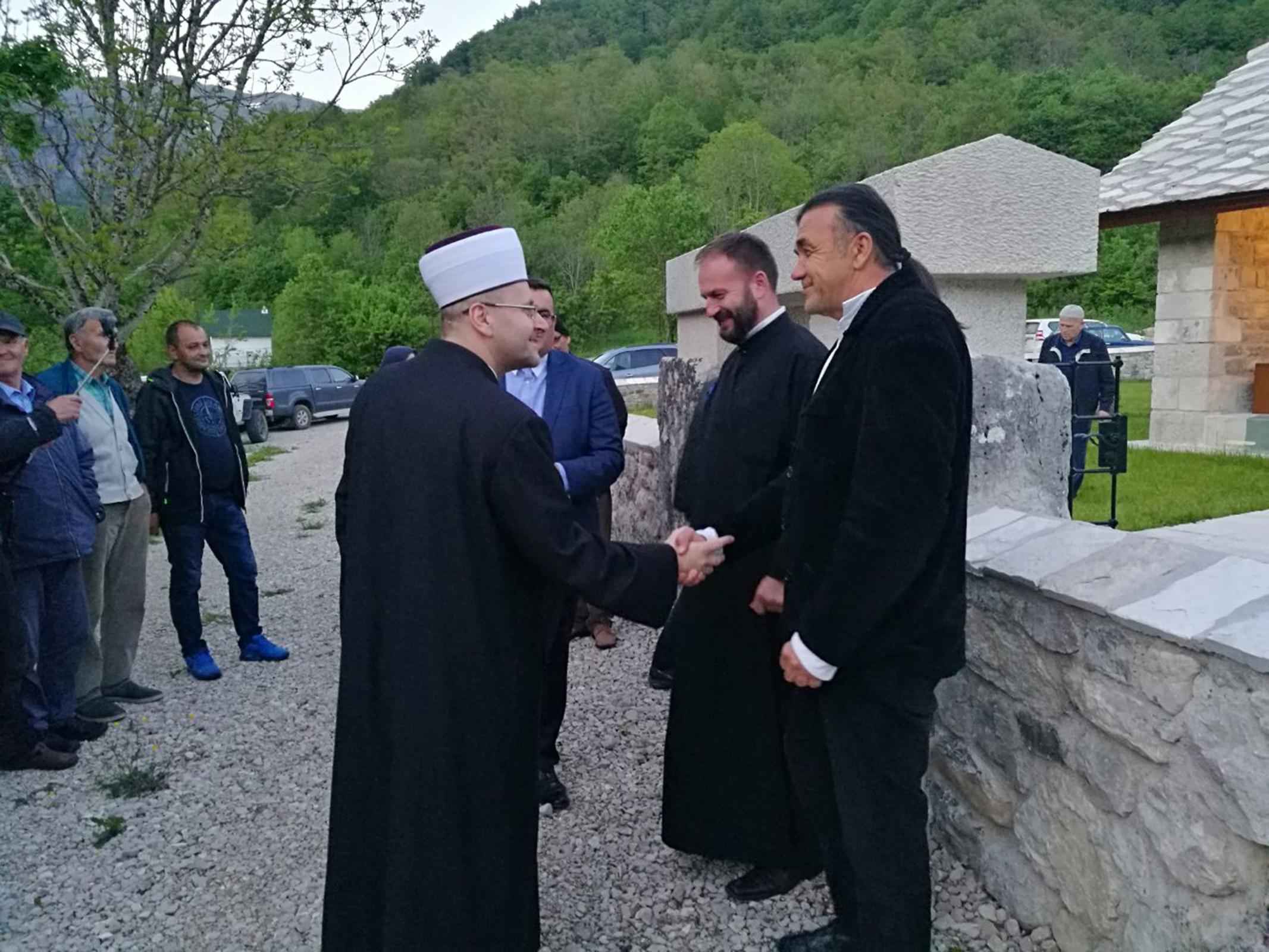 Iftar u Pridvorici pored Gacka - Avaz