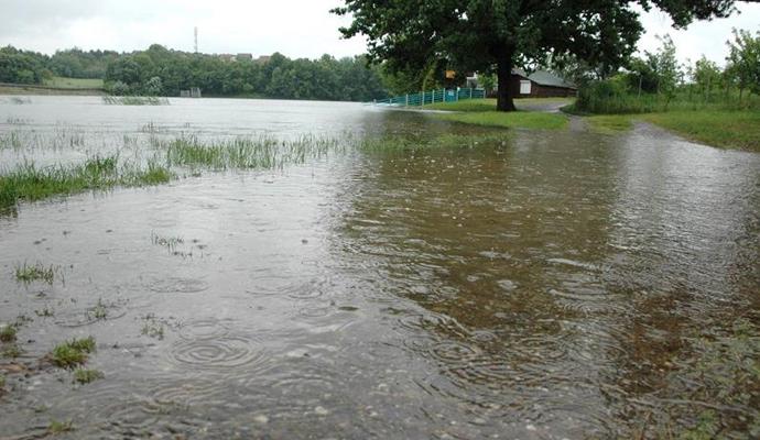 Velika materijalna šteta, aktivirala se i klizišta