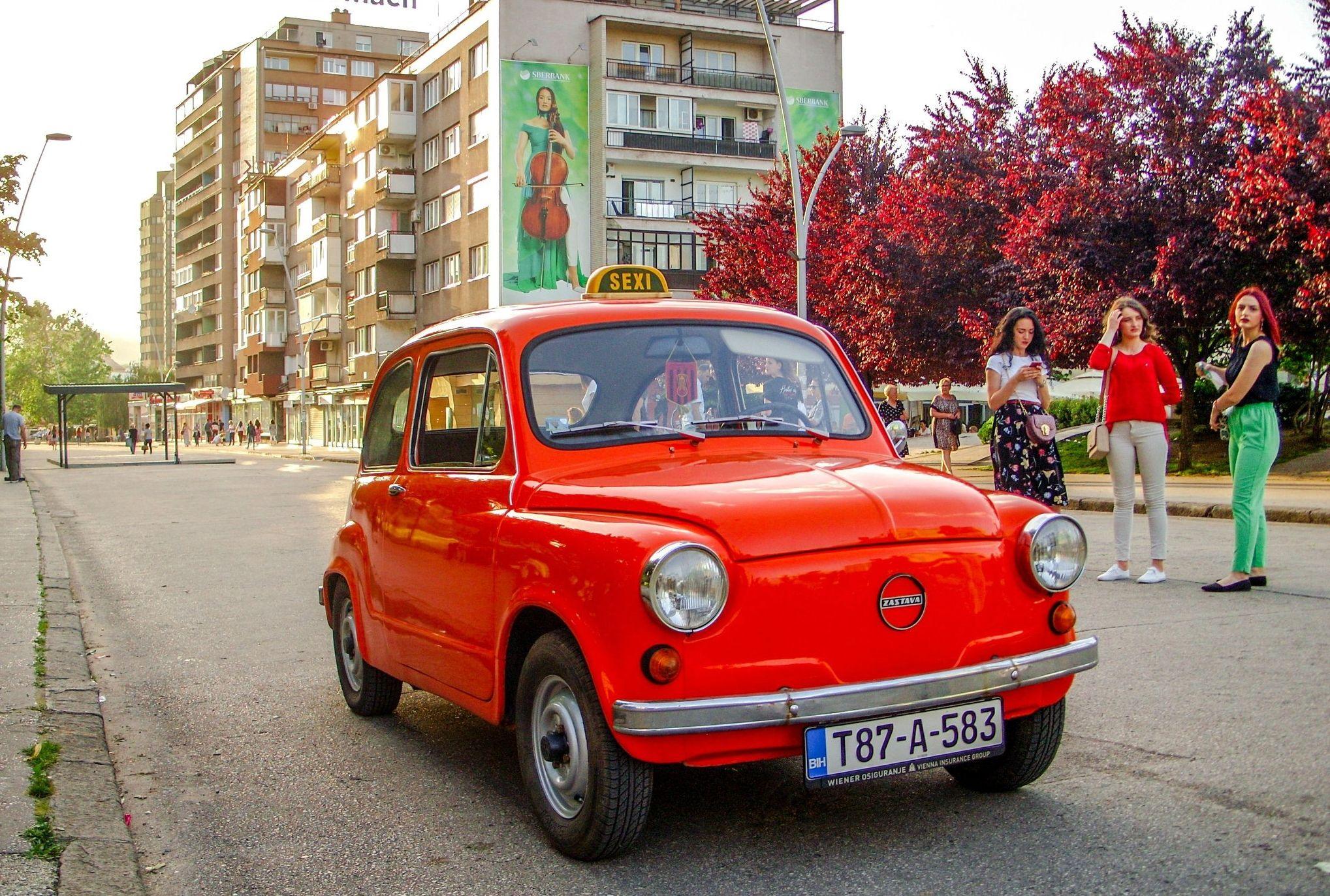 Automobil iz 1983. godine izazvao pažnju prolaznika - Avaz