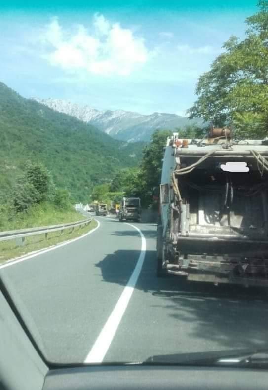 Kamioni puni smeća put Jablanice - Avaz