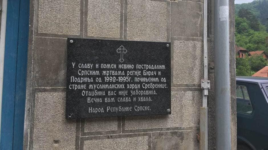 Bursać: Na nelegalnoj tabli srpskim žrtvama piše "muslimanske horde". U Srebrenici?! Uoči 11. jula?!