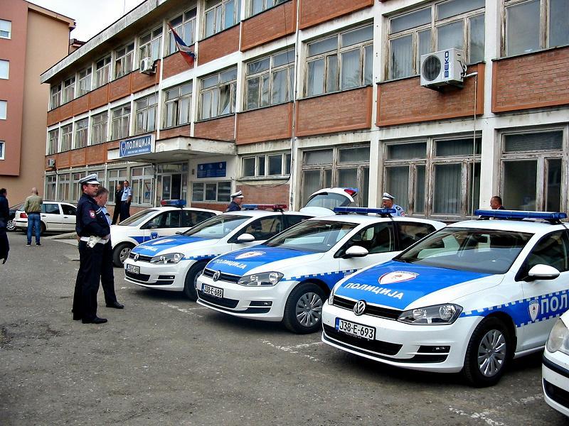 Divljao u kladionici, napao policajca i pocijepao mu uniformu