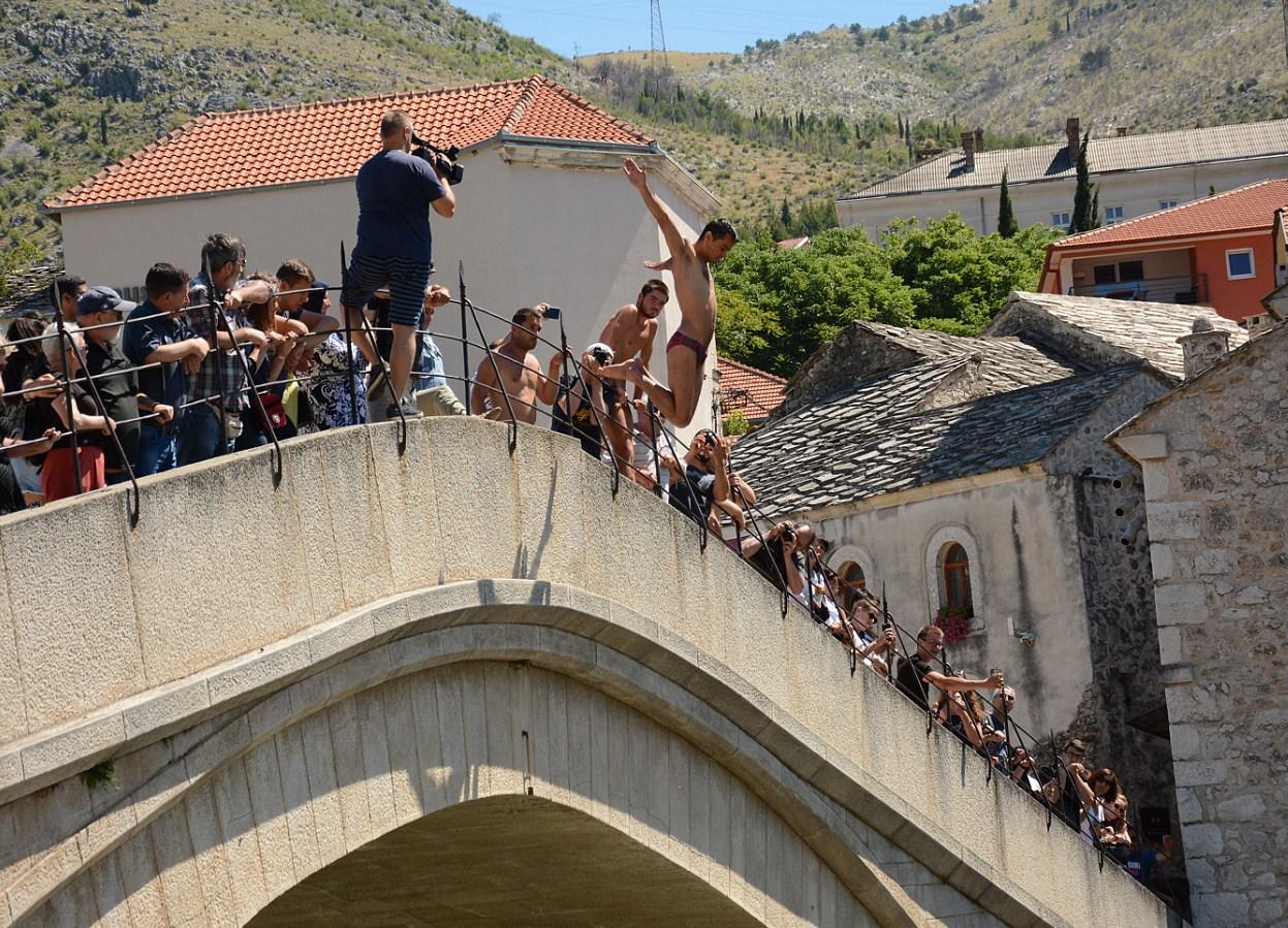 Skok bez aplauza sa Starog mosta za Srebrenicu