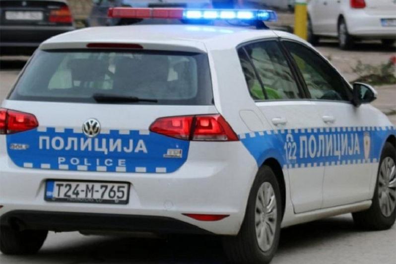 Divljao na benzinskoj pumpi pa šakom udario policajca