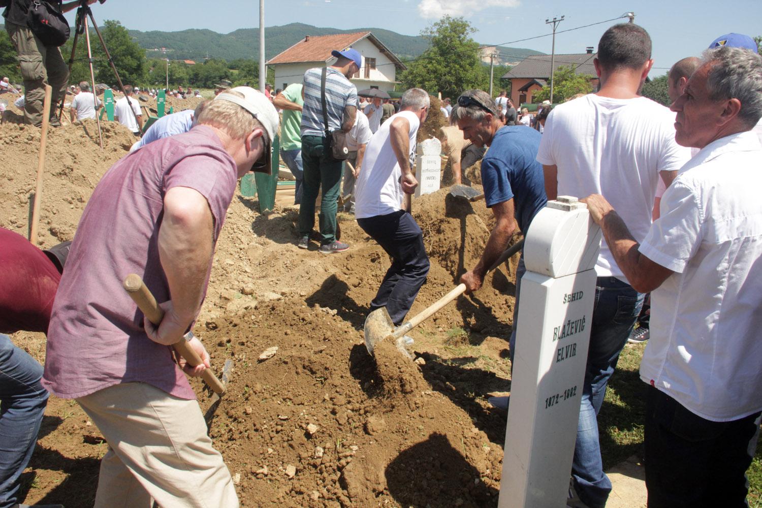 Klanjana dženaza za 86 Bošnjaka - Avaz