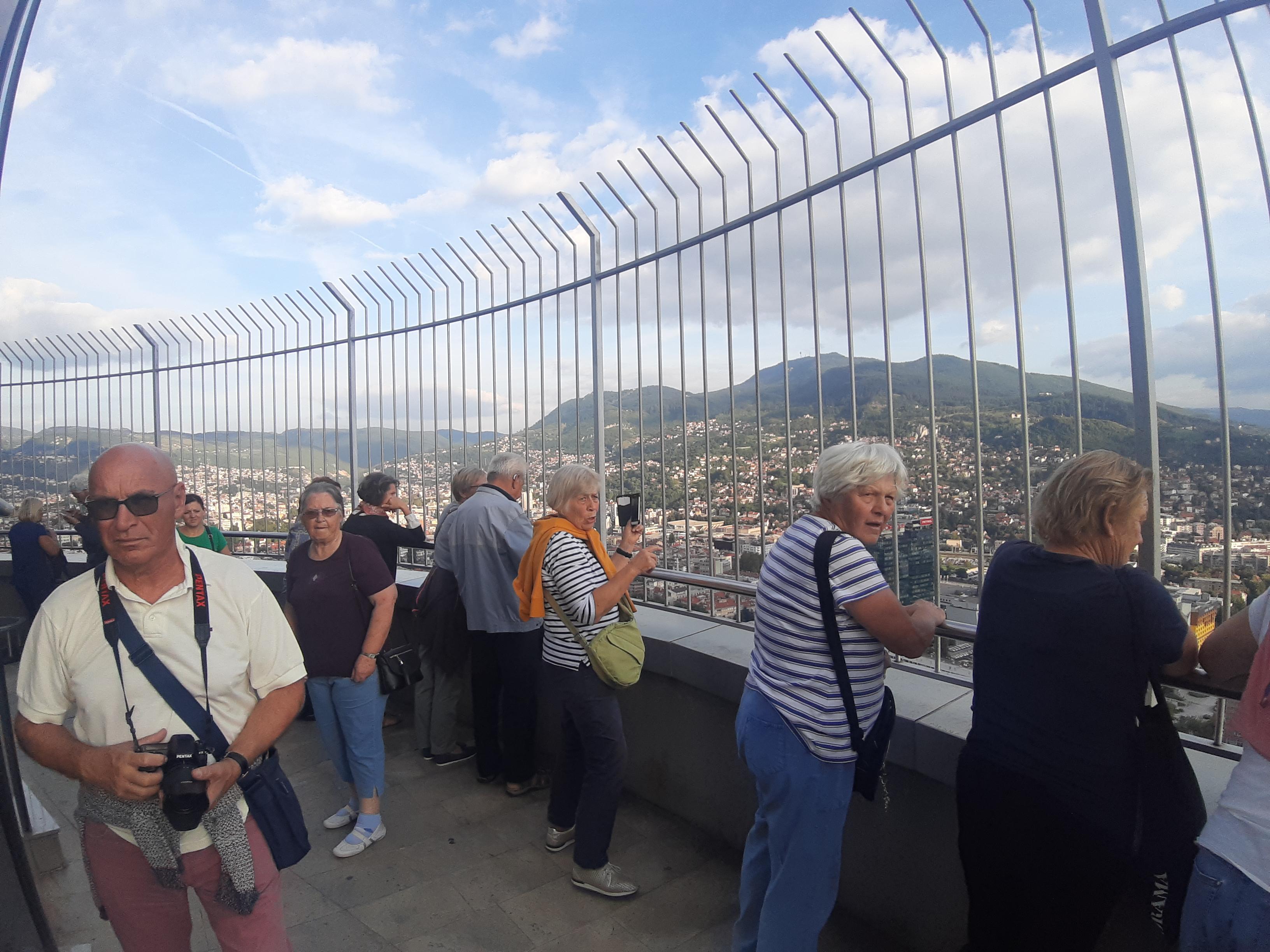 Turisti gledaju Sarajevo - Avaz