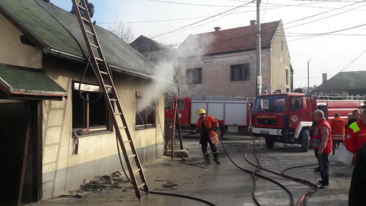 Bugojno: Vatrogasci u kući pronašli tri tijela - Avaz